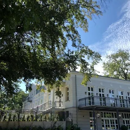 Palac Ojrzanow - Gasthof